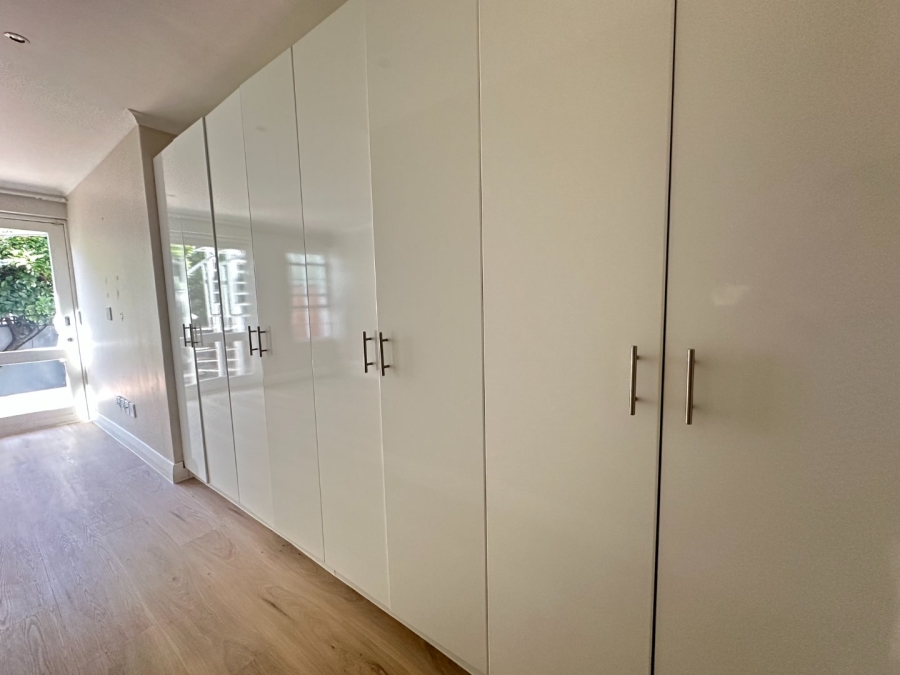 To Let 3 Bedroom Property for Rent in Green Point Western Cape